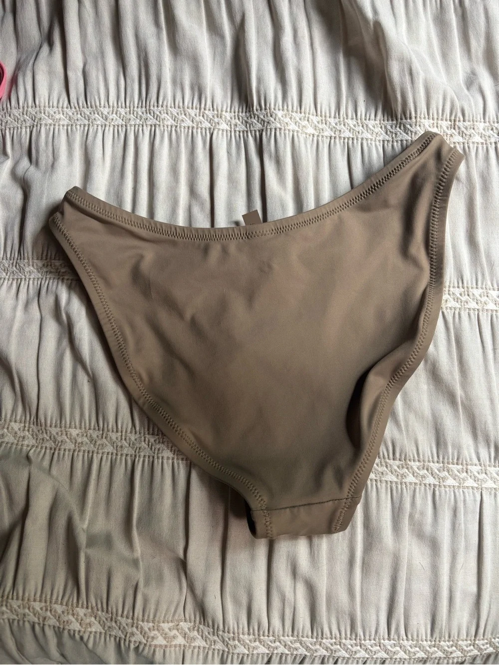 SKIMS NWT Taupe XXS Bikini Bottom - Desert .. Never worn, tag ripped in washer.